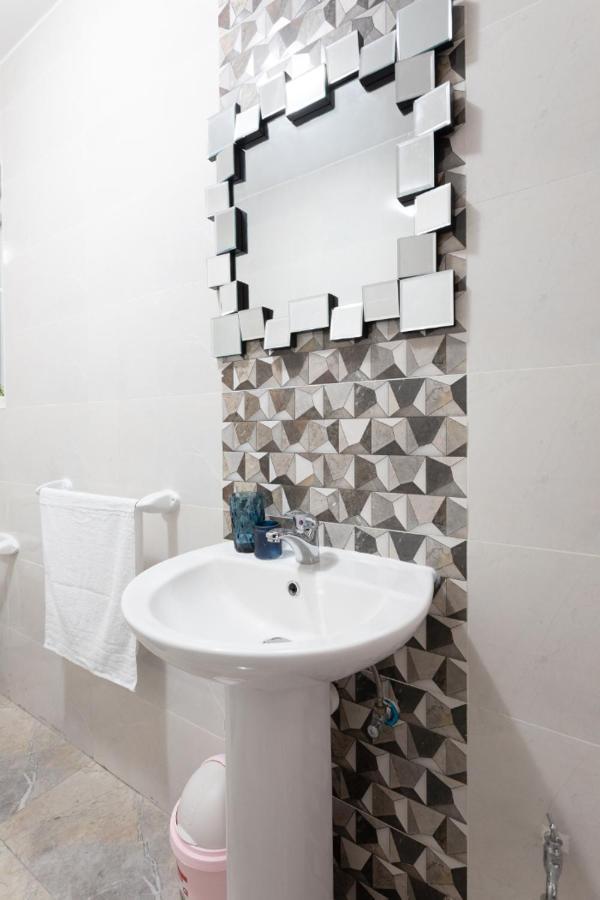 F3 Room 2, Private Room Two Single Beds Shared Bathroom Msida Bagian luar foto